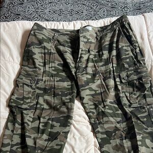 Amazon Essentials Men's Camouflage Cargo Pants - Olive/Brown Camo